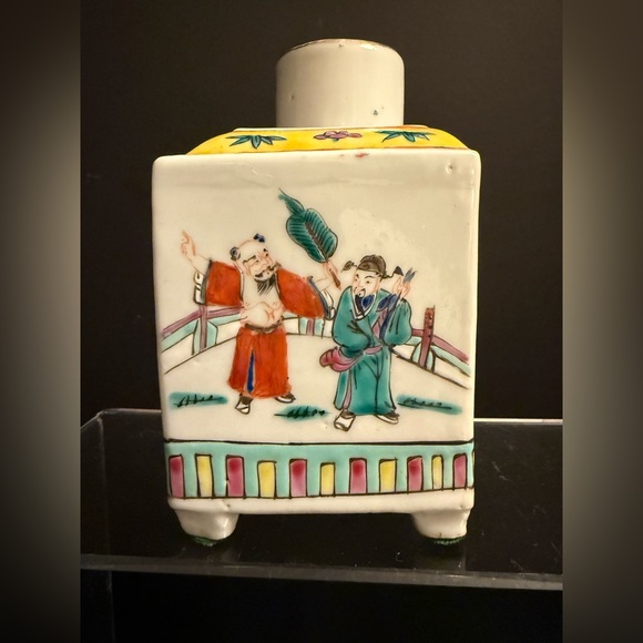 🏮 Vintage Chinese Porcelain Famille Rose Diamond-Shaped Vase / Tea Caddy - Picture 4 of 10